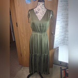 4P Elegant Olive Green Sleeveless Dress